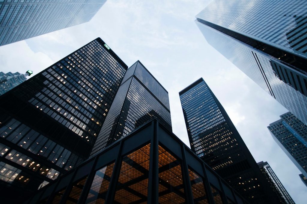 découvrez l'importance de l'assurance responsabilité civile professionnelle pour protéger votre entreprise contre les risques liés aux réclamations et aux dommages. assurez-vous une couverture adaptée à vos besoins spécifiques et préservez l'avenir de votre société.