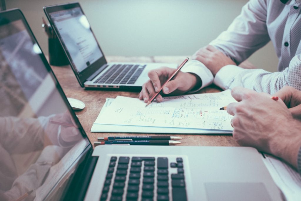 découvrez une large gamme de solutions d'assurance professionnelle adaptées à vos besoins. protégez votre entreprise avec nos offres sur mesure et profitez d'une tranquillité d'esprit inégalée.