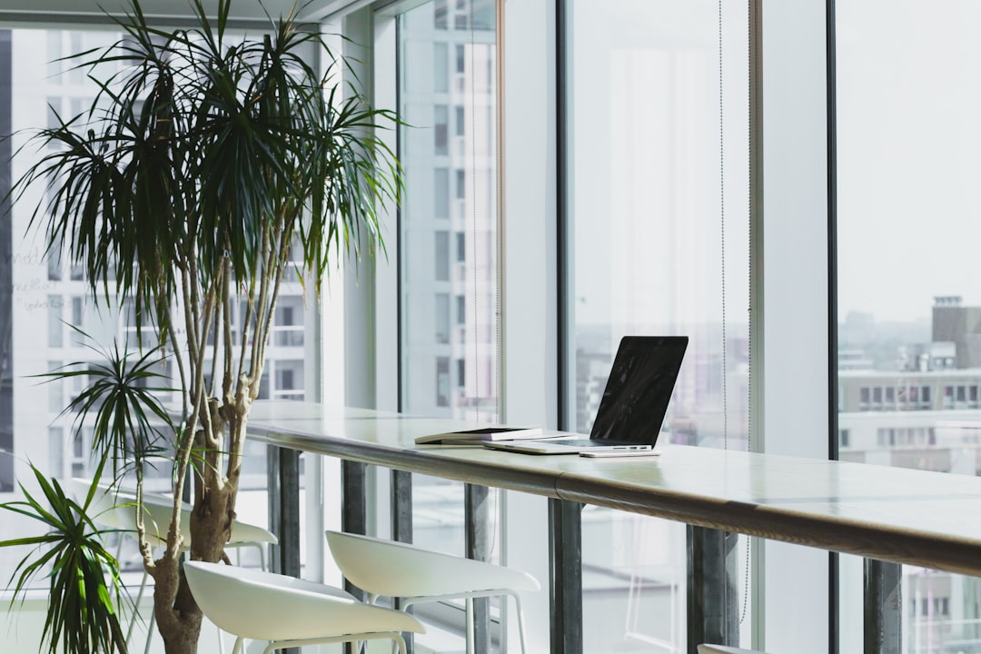 découvrez nos solutions d'assurance pour entreprises, conçues pour protéger votre activité contre les risques financiers et juridiques. protégez votre patrimoine et assurez la pérennité de votre entreprise avec nos offres sur mesure.