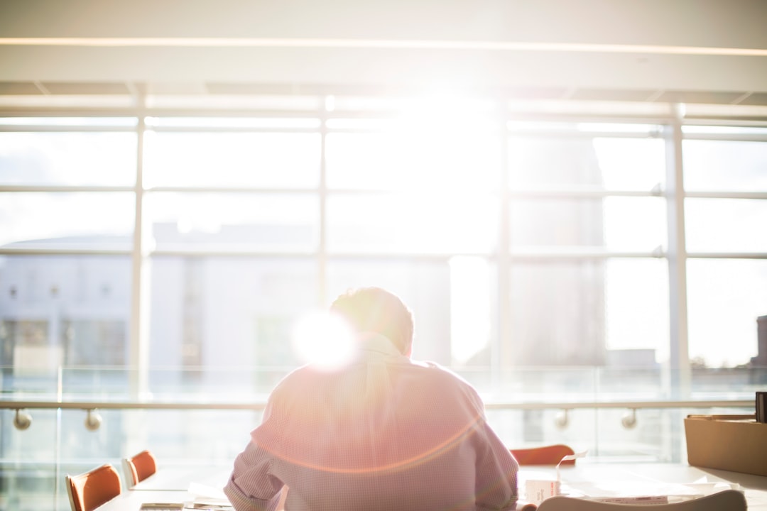 découvrez nos solutions d'assurance pour entreprises, conçues pour protéger votre activité contre les risques financiers. bénéficiez d'une couverture complète sur mesure qui vous permet de vous concentrer sur la croissance de votre entreprise.