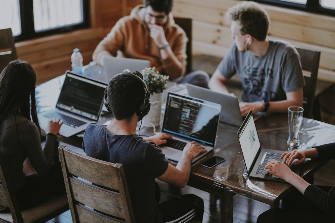 comparez les assurances pour entreprises et trouvez la meilleure couverture adaptée à vos besoins. optimisez votre protection tout en maîtrisant vos coûts grâce à notre guide complet de comparaison d'assurances.
