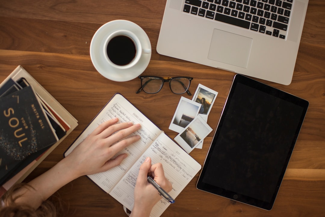 découvrez comment une assurance vie peut protéger vos proches et garantir leur avenir financier. explorez nos options personnalisées pour répondre à vos besoins spécifiques et renforcer votre sérénité.