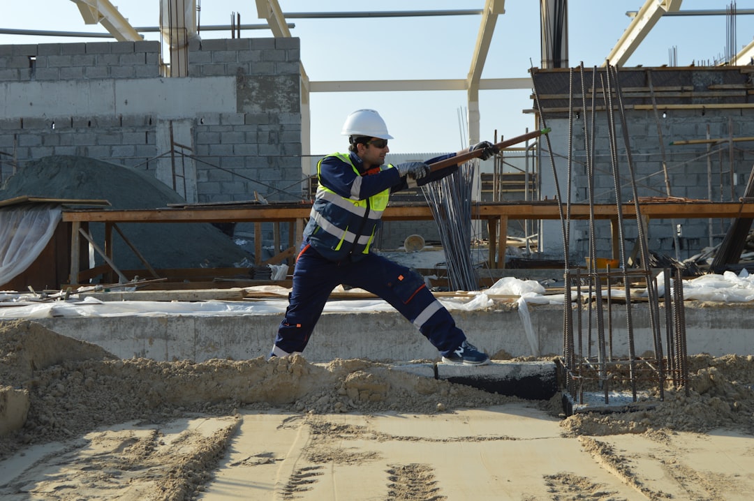 découvrez les meilleures pratiques en matière de sécurité au travail pour assurer la protection des employés et prévenir les accidents. informez-vous sur les normes, les formations et les outils essentiels pour promouvoir un environnement de travail sain et sécurisé.