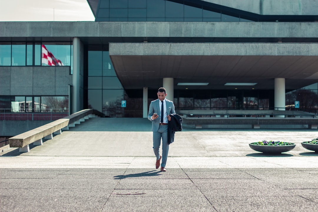 découvrez nos solutions d'assurance professionnelle adaptées à vos besoins. protégez votre entreprise et sécurisez vos actifs avec des polices flexibles et personnalisées, conçues pour vous offrir tranquillité d'esprit dans un environnement dynamique.