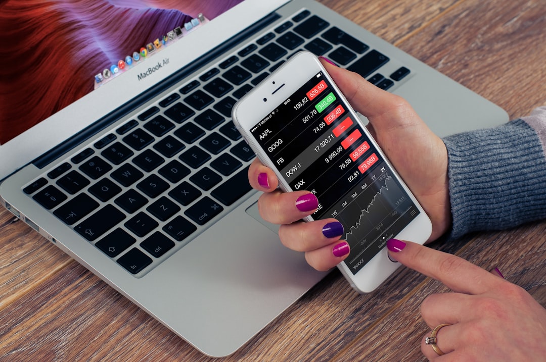 découvrez l'univers dynamique de la fintech, une révolution financière combinant innovation technologique et services bancaires. explorez comment les startups et les entreprises établies transforment notre façon de gérer, d'investir et de consommer des services financiers.