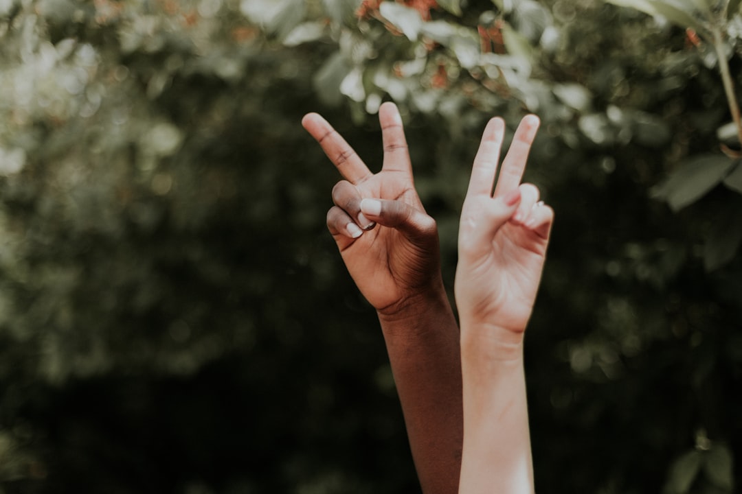 découvrez l'importance de l'égalité des genres, ses enjeux et les actions nécessaires pour promouvoir un monde plus juste et égalitaire, où chaque individu a les mêmes droits et opportunités.