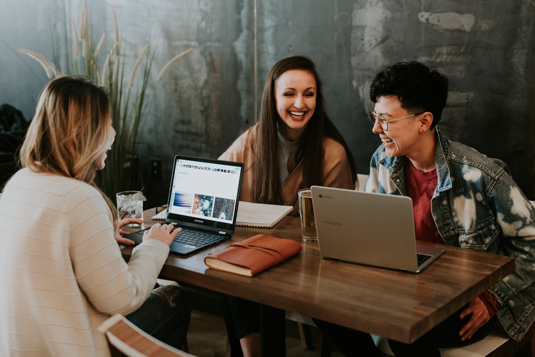 découvrez le monde enrichissant de la culture professionnelle, où l'excellence, la collaboration et l'innovation se rencontrent pour façonner des environnements de travail inspirants et productifs. apprenez comment les valeurs, les comportements et les pratiques influencent le succès des entreprises et le développement des talents.