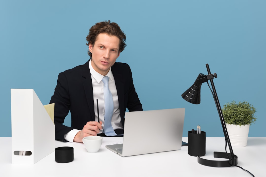 découvrez l'assurance responsabilité professionnelle, une protection essentielle pour les entreprises et les travailleurs indépendants. protégez-vous contre les risques financiers liés aux erreurs et omissions dans votre activité professionnelle, tout en garantissant la sécurité de votre réputation. obtenez des devis compétitifs et trouvez la couverture adaptée à vos besoins.