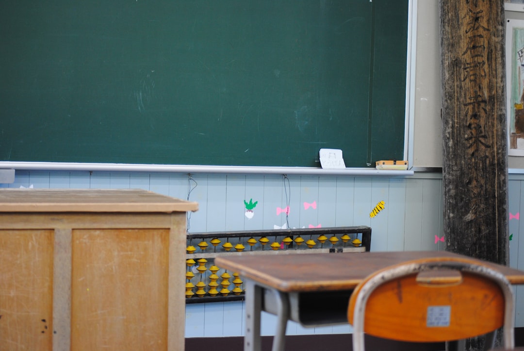 découvrez notre assurance dédiée aux enseignants, conçue pour protéger votre carrière et vos biens personnels. profitez d'une couverture adaptée à vos besoins professionnels et bénéficiez de conseils d'experts pour garantir votre tranquillité d'esprit en milieu éducatif.